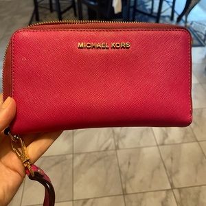 michael kors clutch